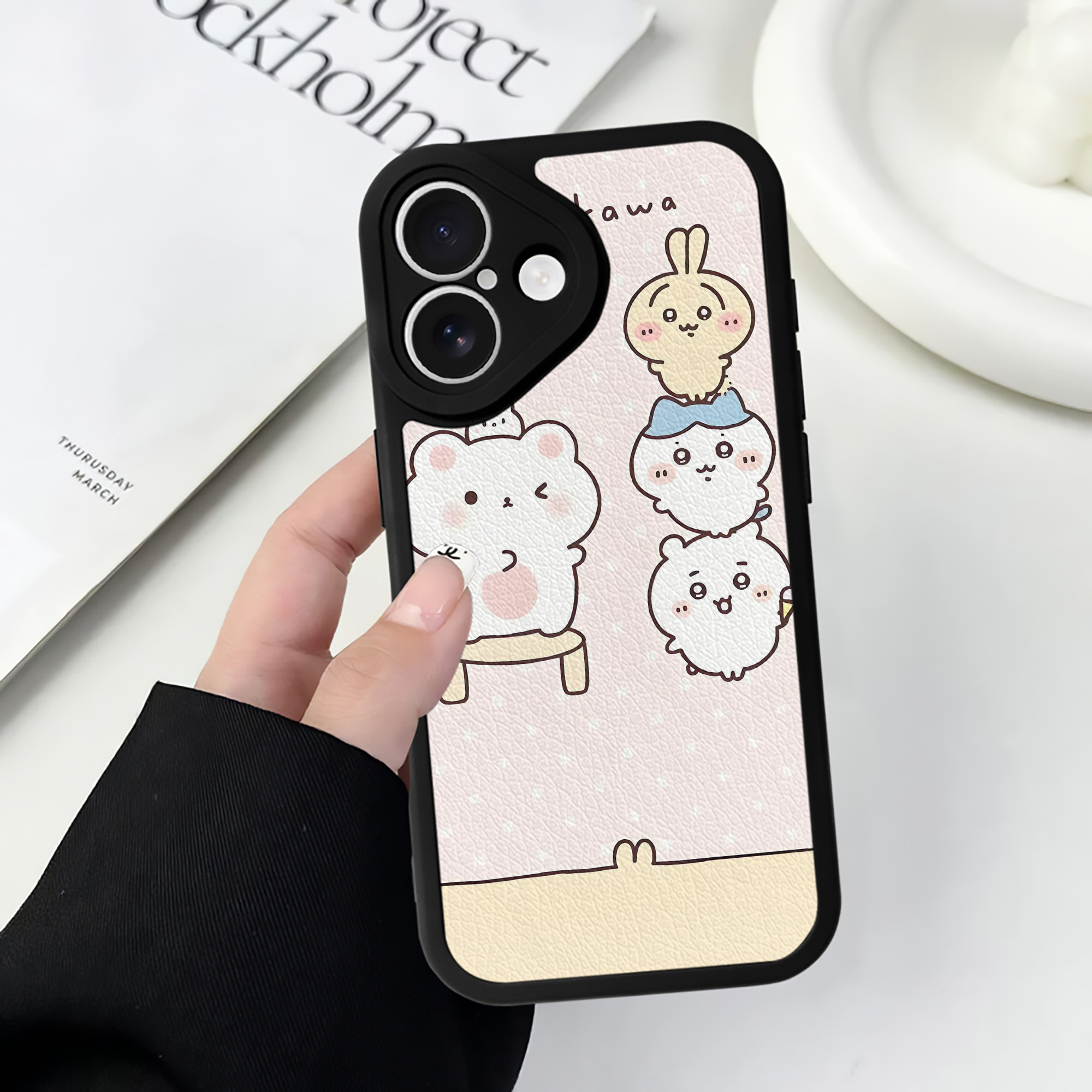 （画像用） ちいかわ Chii-kawa 【iPhone 16シリーズ対応】シリコンスマホケース（レザー調） 材質：シリコン